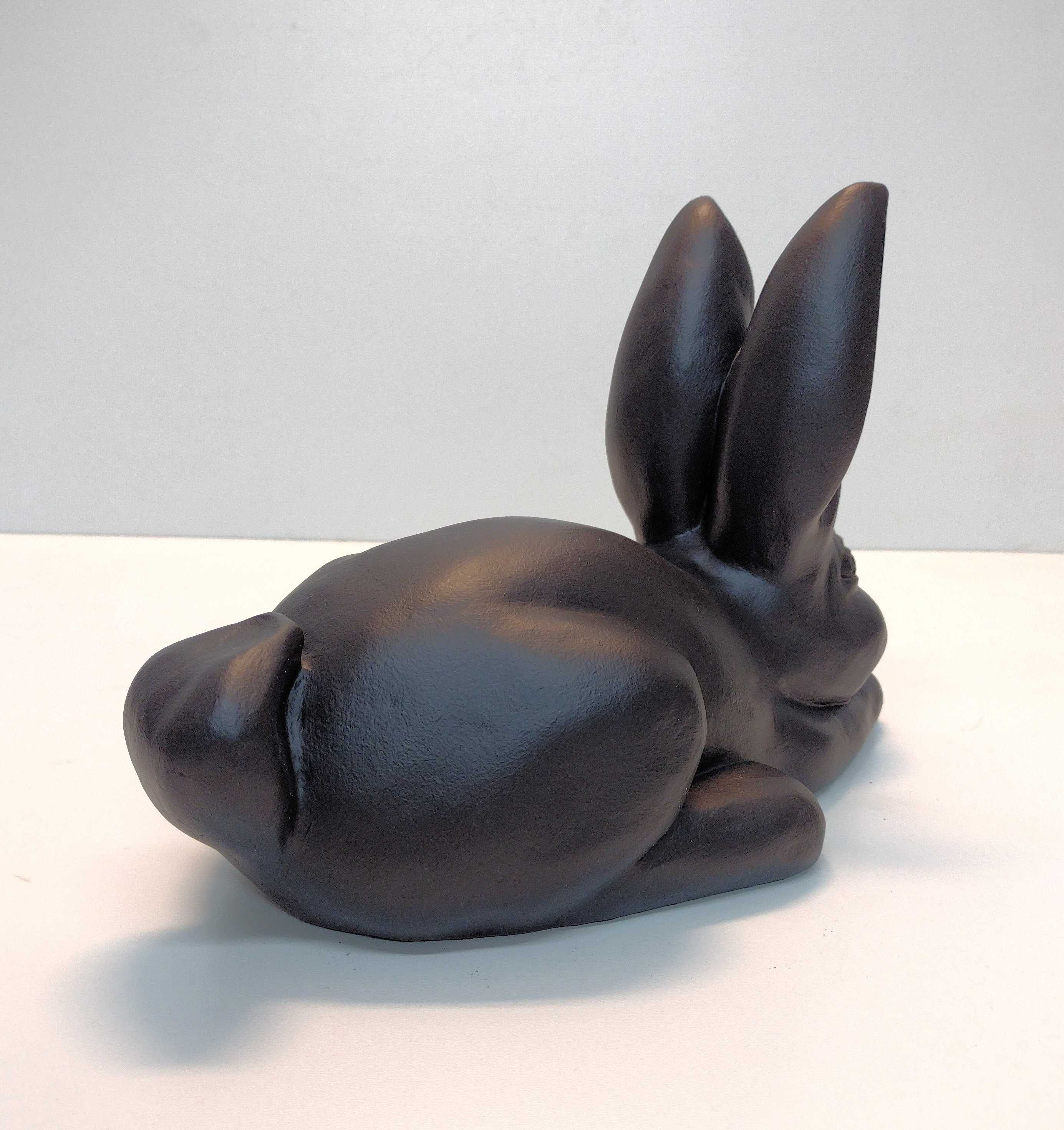 Duży Zając WIELKANOCNY 19 cm figura królik czarny