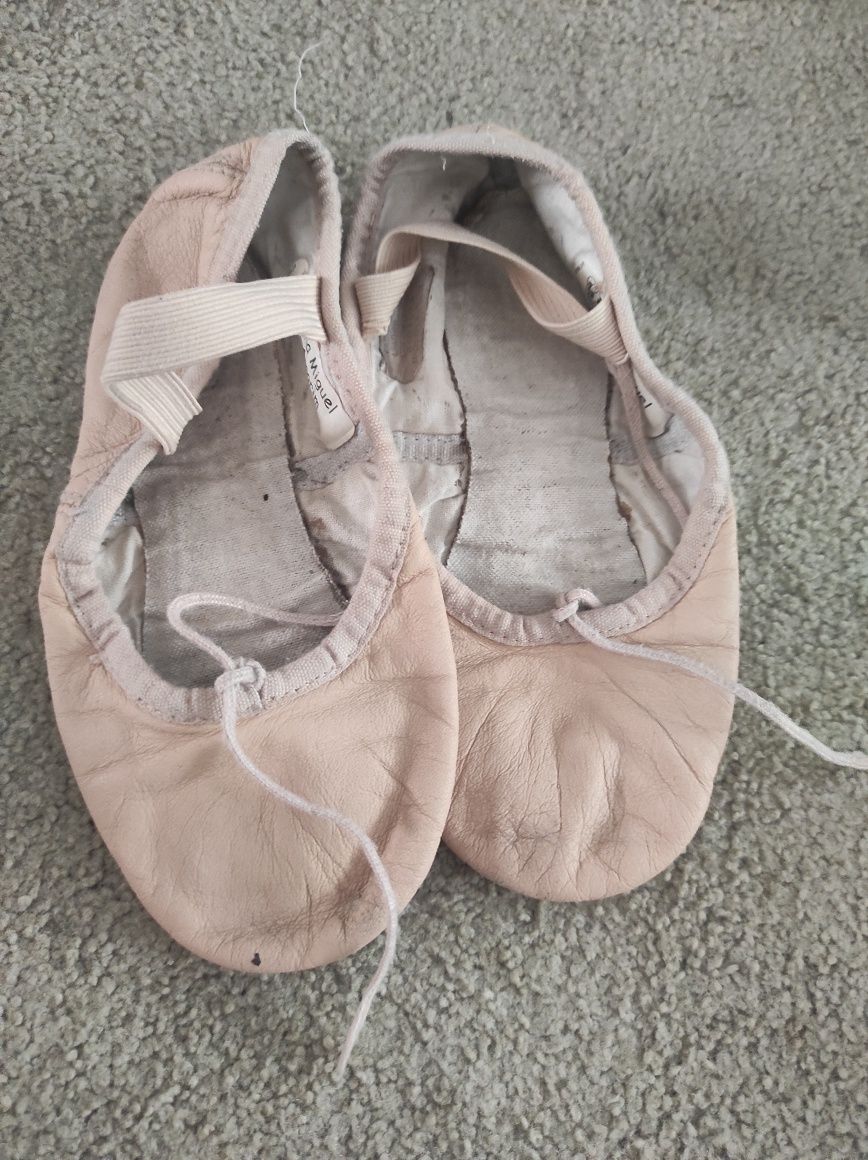 Conjunto para ballet: 1casaco, 1caneleiras e 3sabrinas