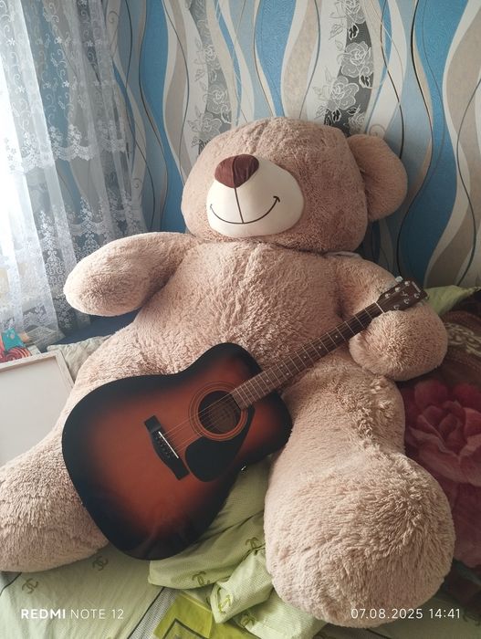 Продам гітару 3800