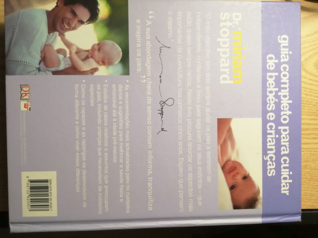 Livro "Guia completo para cuidar de bebés e crianças"