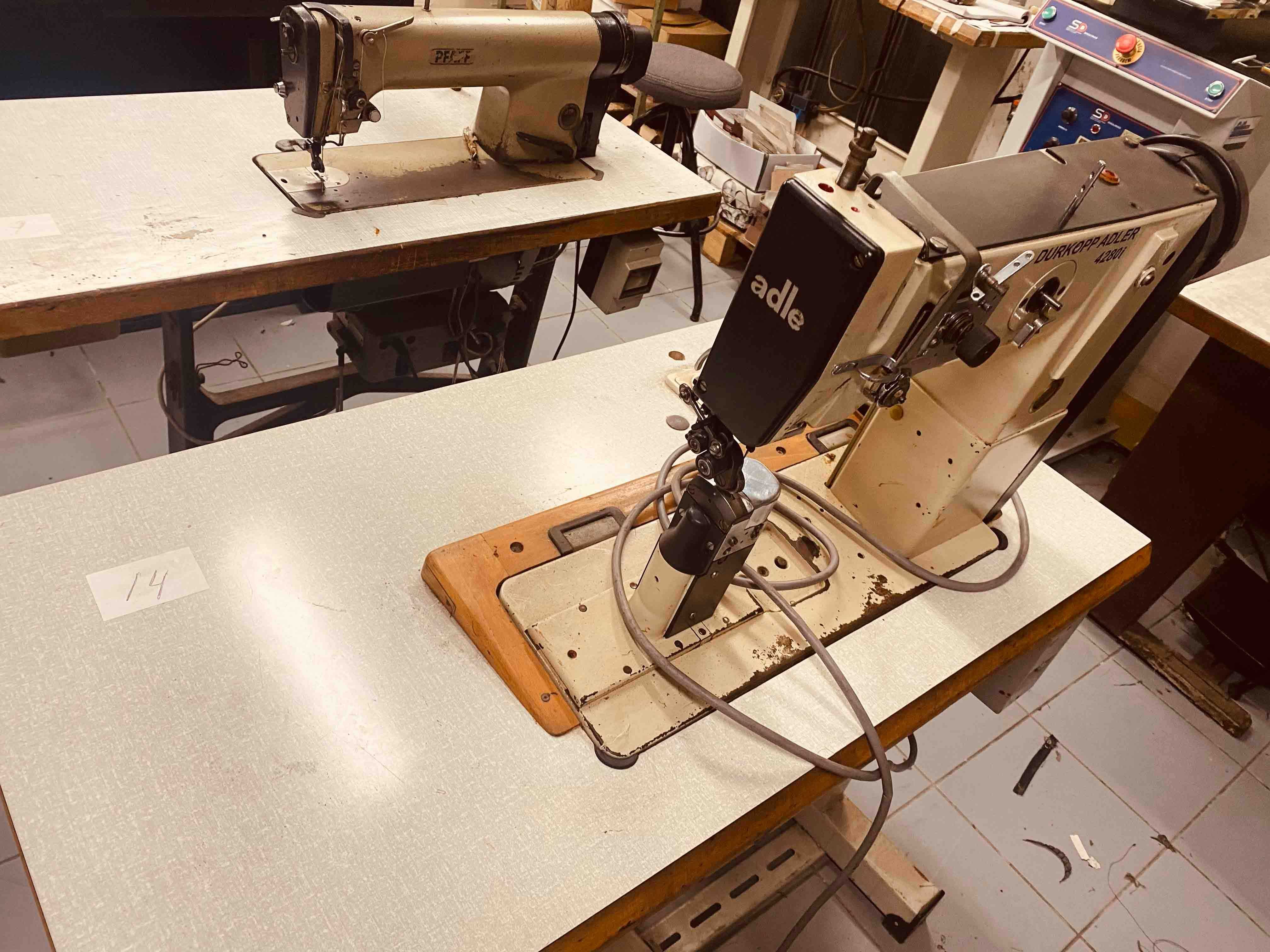 Máquina de Costura1 Coluna 1 Agulha DURKOPP ADLER 4280J