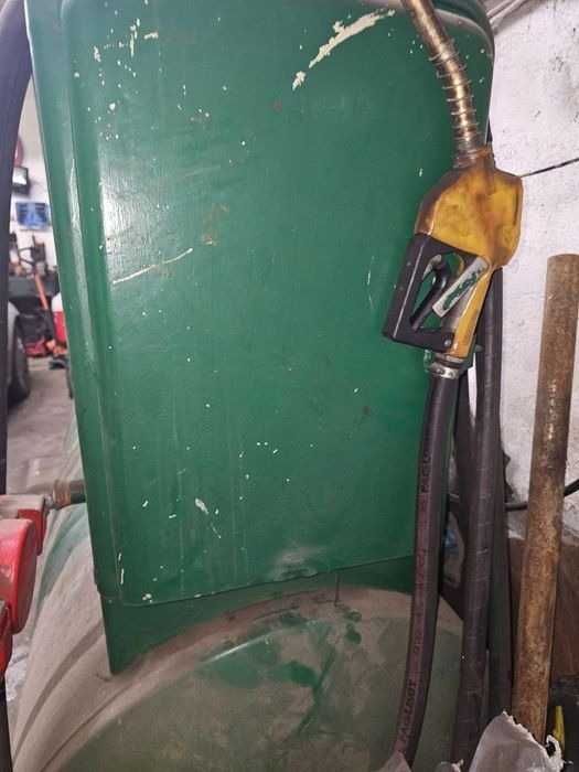 Zbiornik na ropę, beczka z dystrybutorem