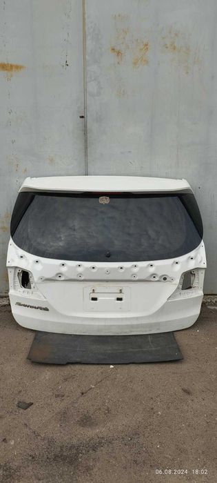 Кришка багажнику Hyundai Grand Santa Fe