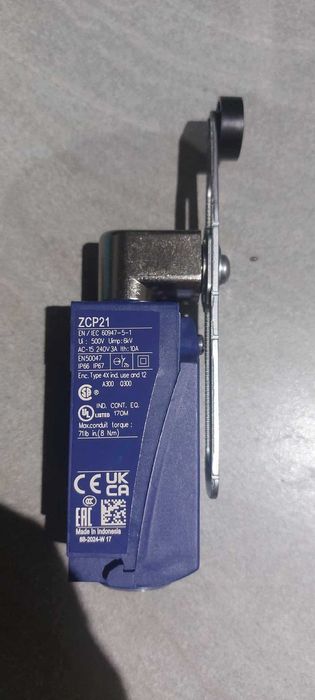Wyłącznik krańcowy dźwignia z rolką chwilowy XCKP2145P16