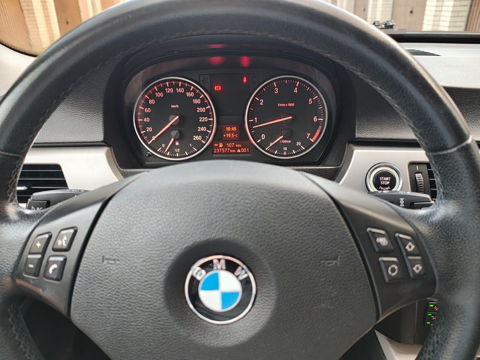 BMW serii E91 318i