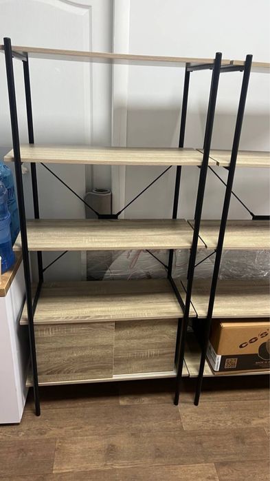 Стелаж VANDBORG 4 полиць і полкою на дверцятах