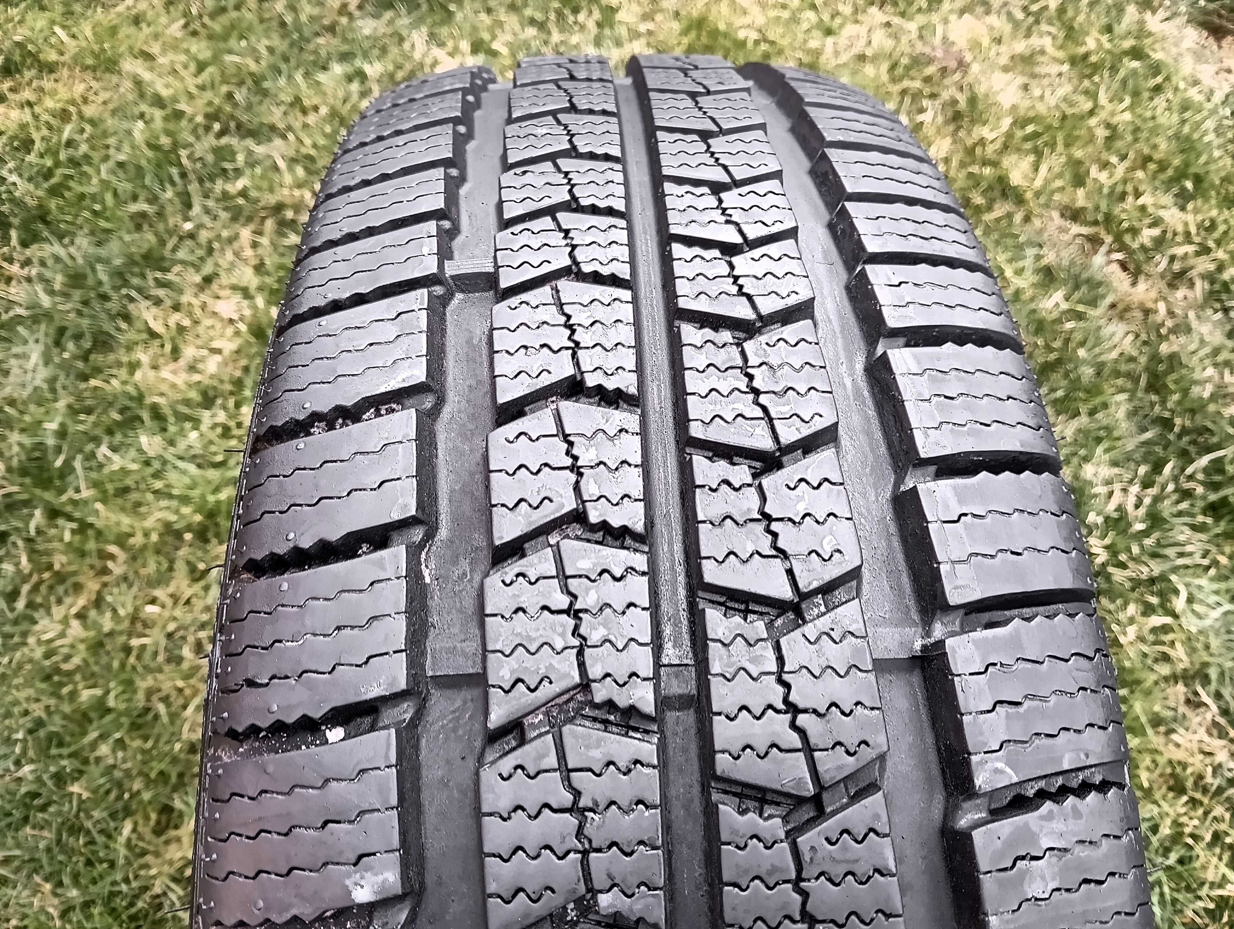 opona 225/70/15C Nexen Winguard WT1 1 sztuka 9mm  2024