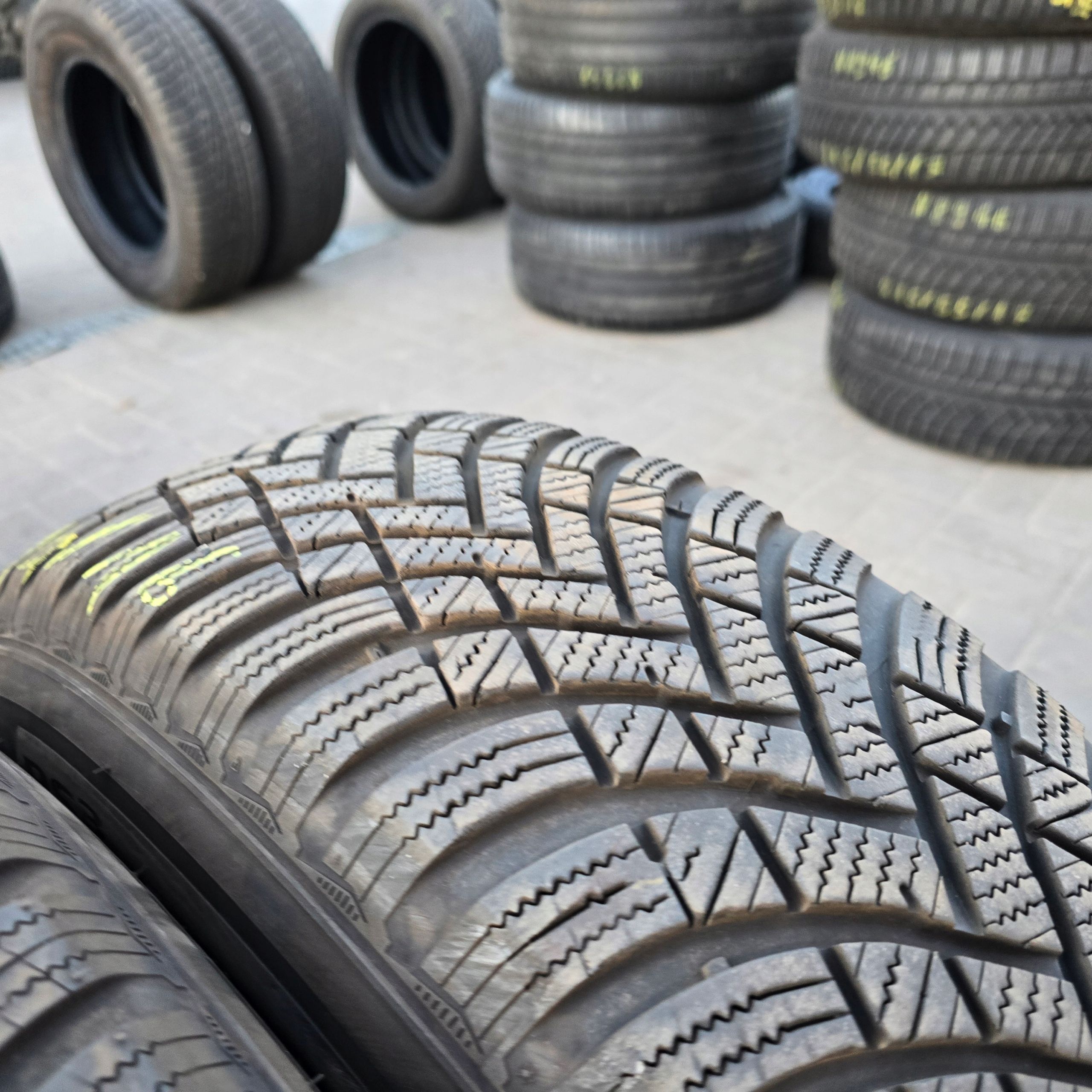 Hankook Winter i*cept RS3 215/70R16 100T 23R 4X