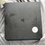 PlayStation 4 z dwoma grami