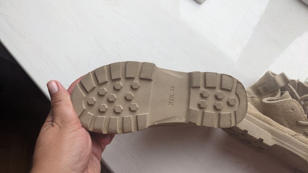 Продам ботинки детские zara 26