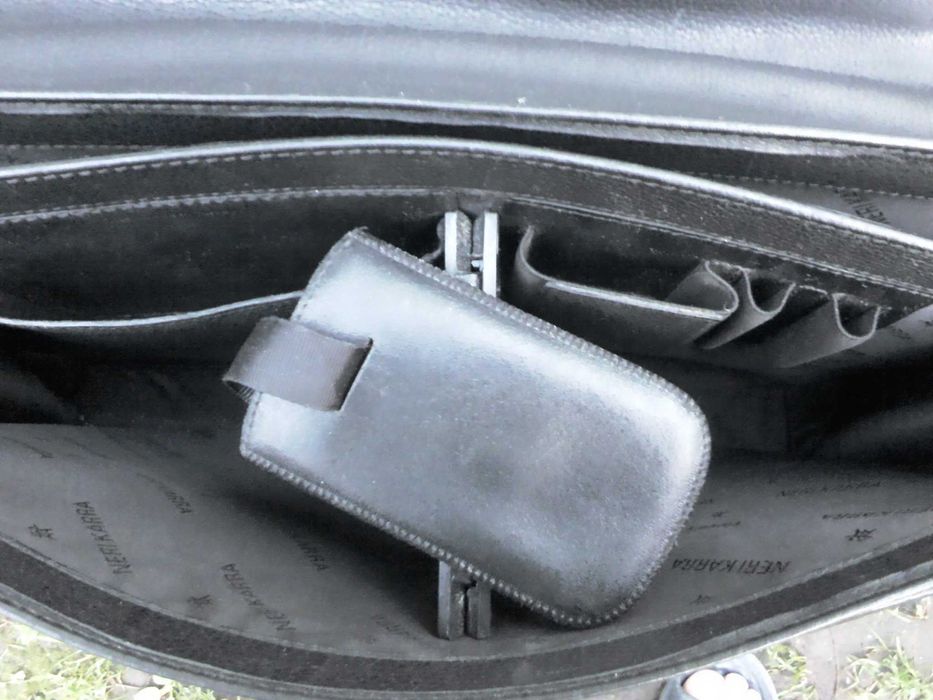 Продаю кожанный портфель " NERI KARRA "