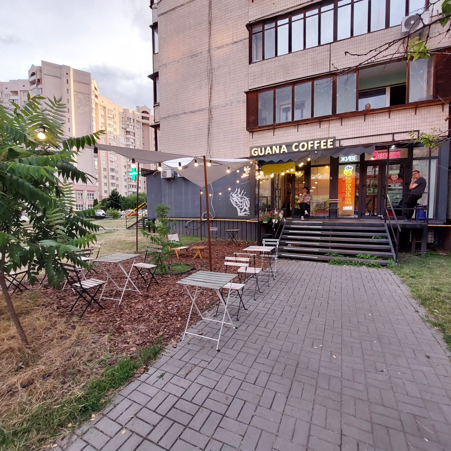 Продам  фасадное комерческое помещения 24 м². Ул.Вишняковская 12.