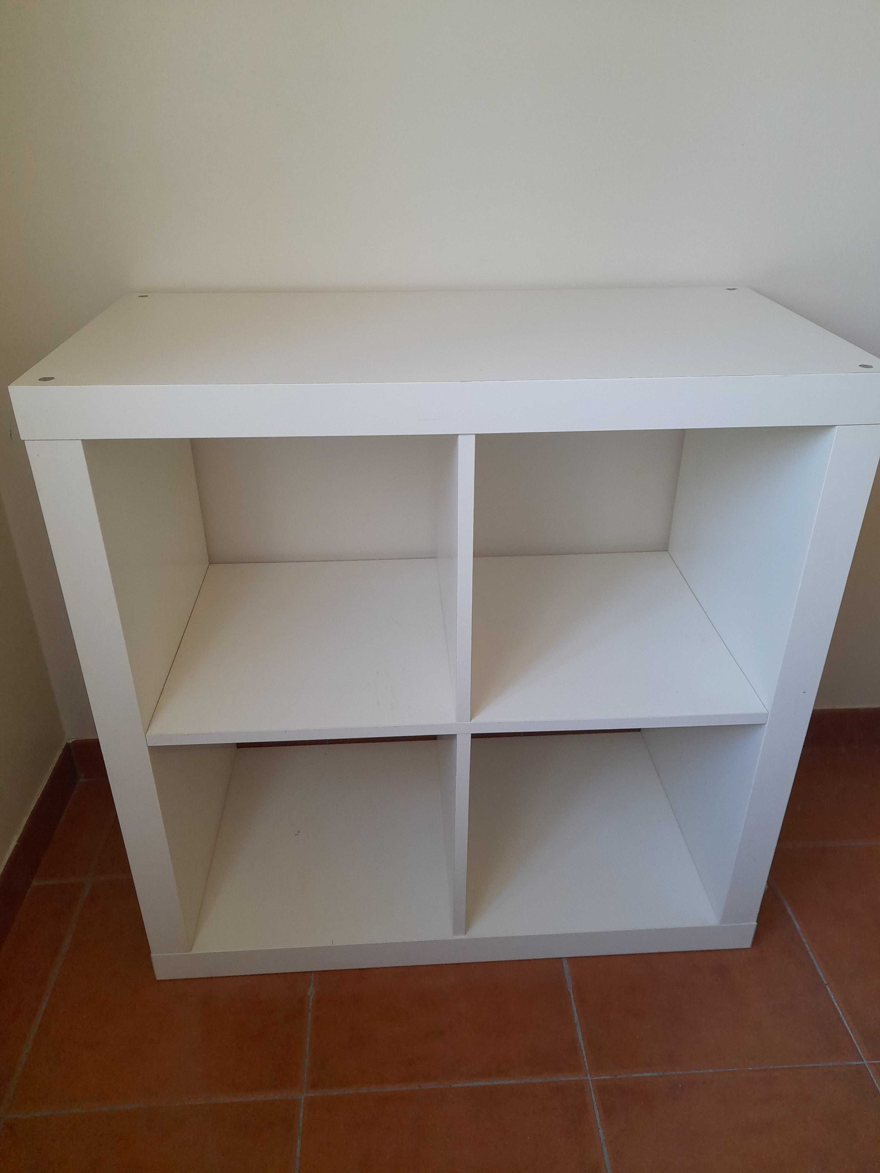 Estante branca 77x77cm