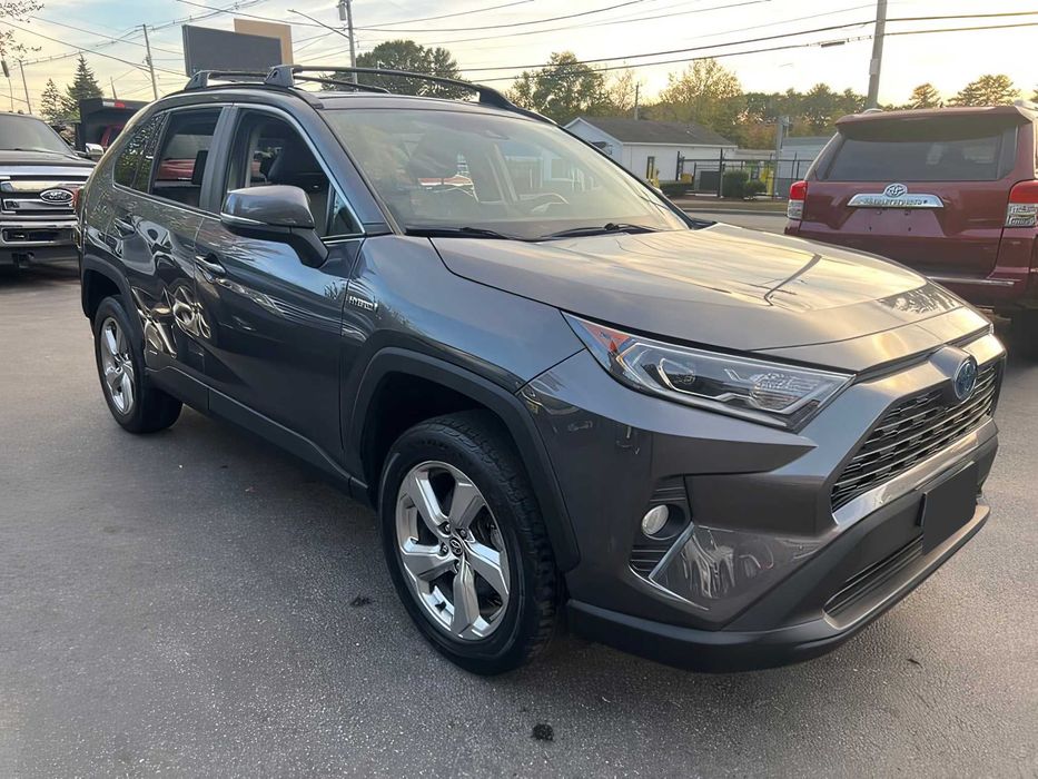 Toyota RAV4      2021