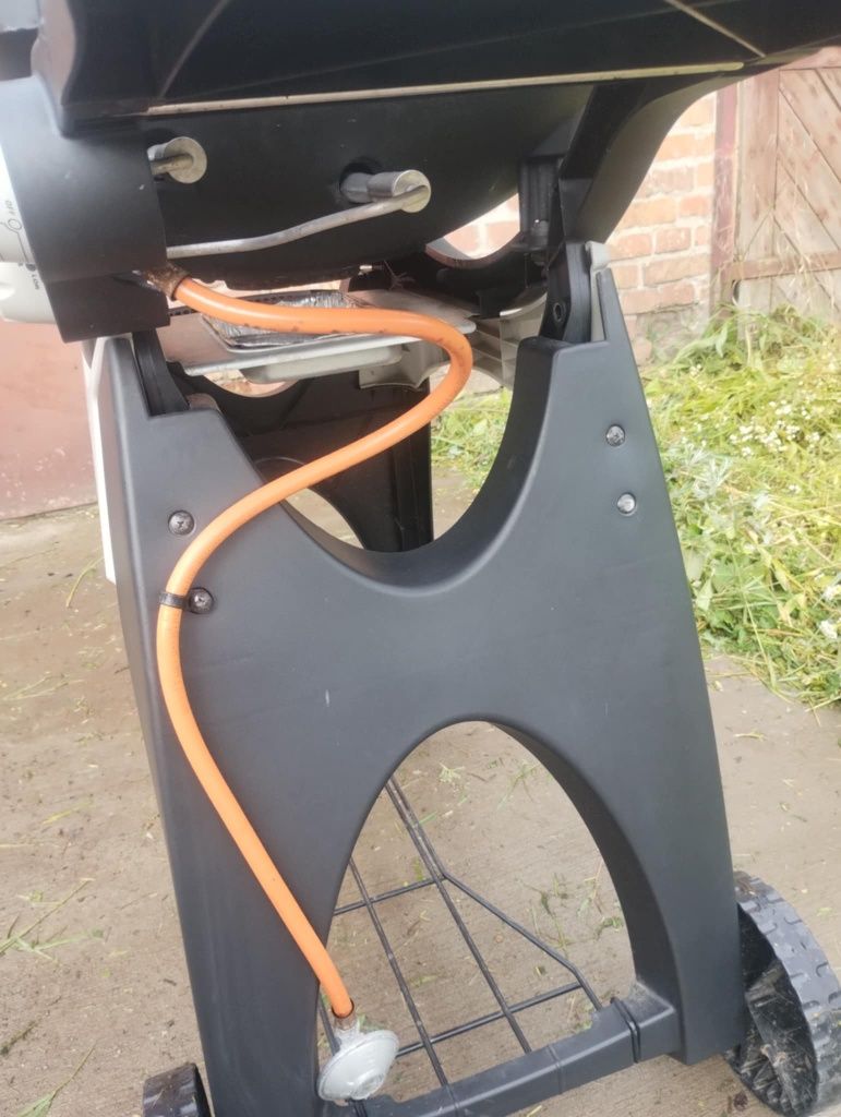 ГАЗОВИЙ Гриль WEBER Q3200 комплект+ Ліхтарик