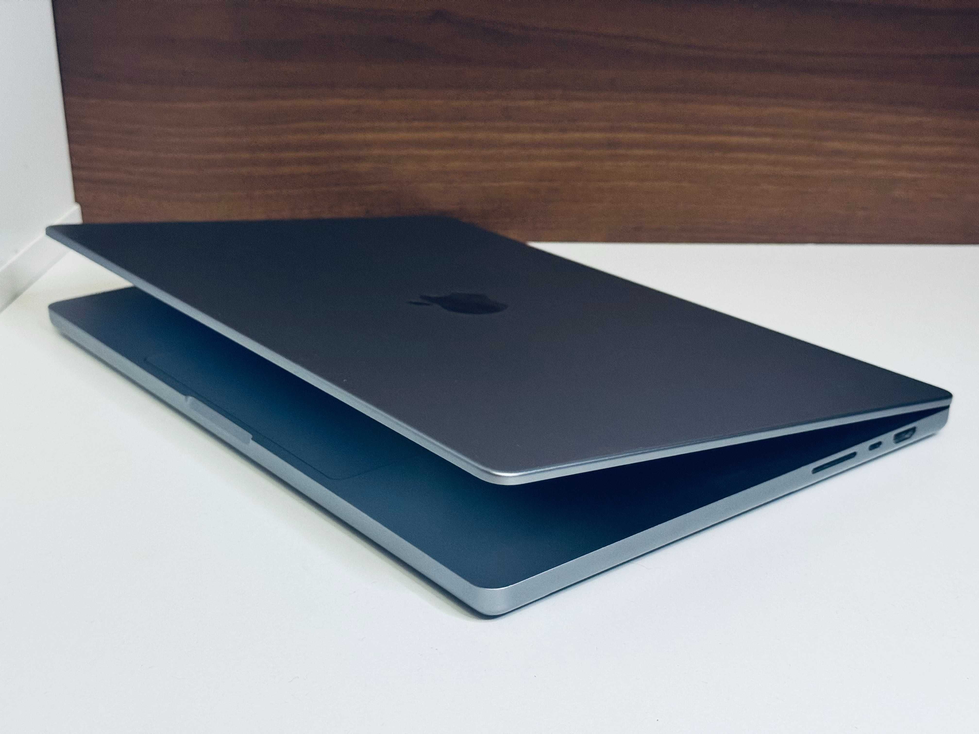 MacBook Pro 16 2021 M1 Pro 87% Kondycji 16GB RAM 512GB SSD Space