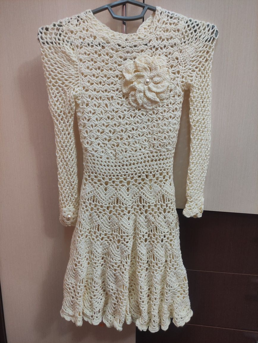 Платье ручной работы, вязаное