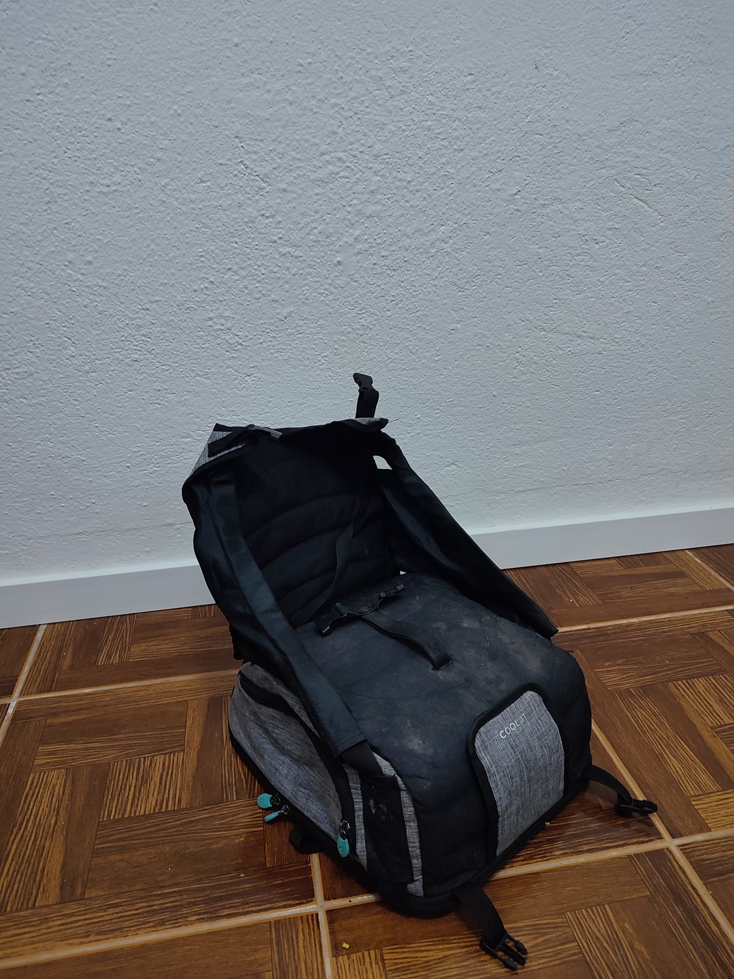 Cadeira de refeição bebé portátil.