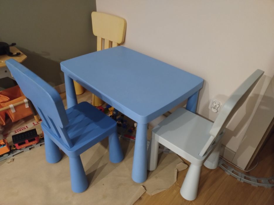 MAMUT Ikea stolik+ 3 krzesła