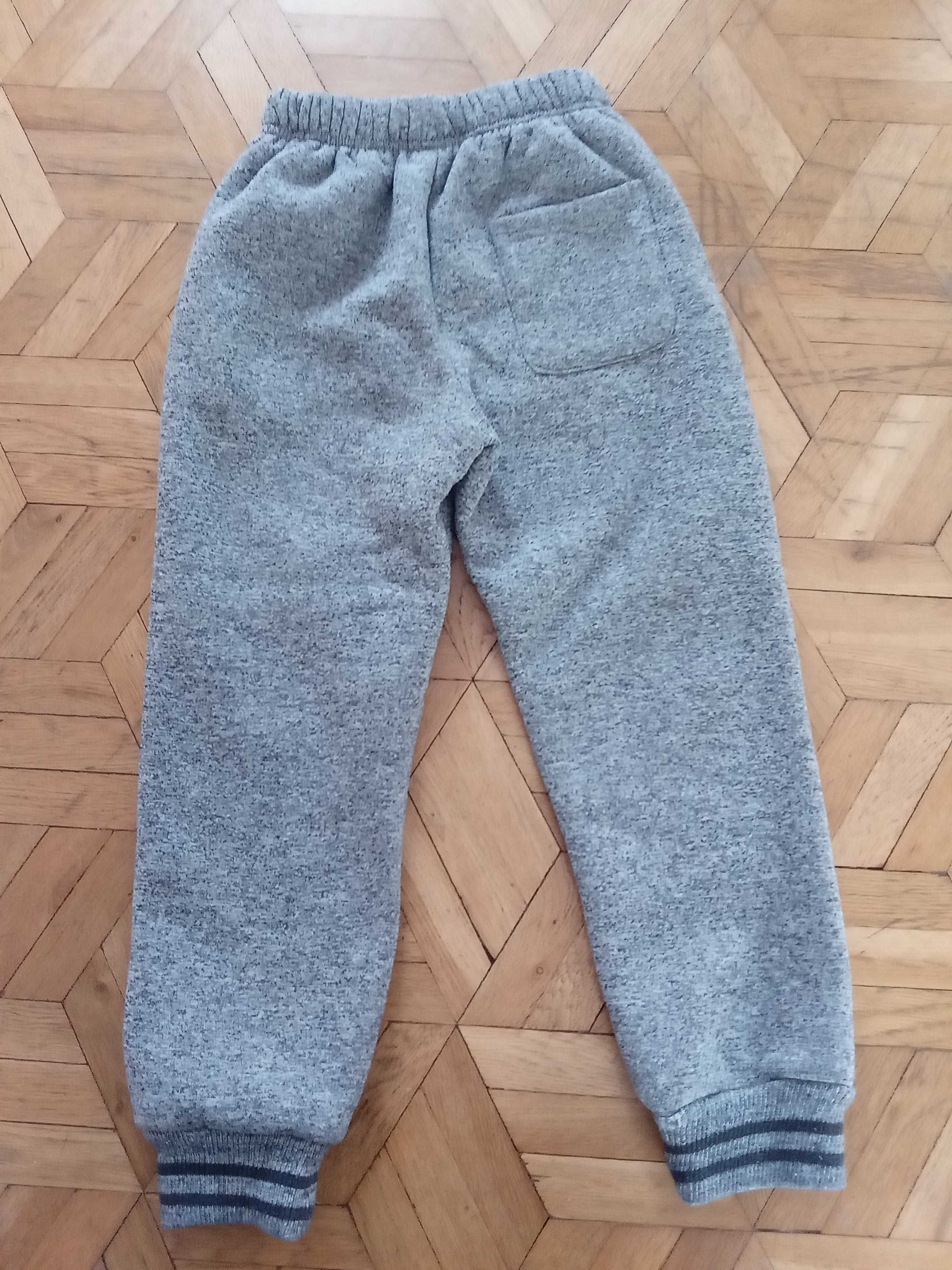 Spodnie rozmiar 122