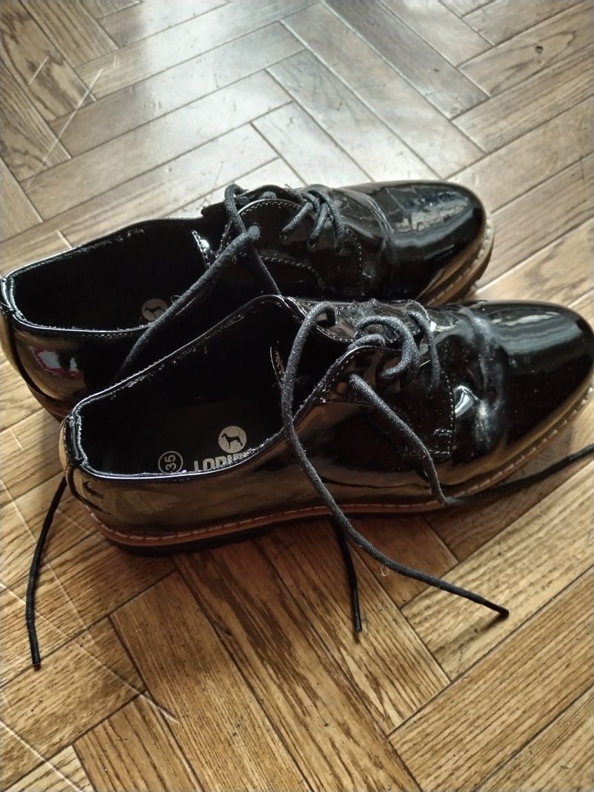 Sapatos abotinados (LaPierce)