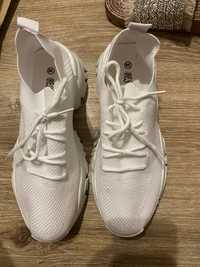 Białe buty sportowe 39