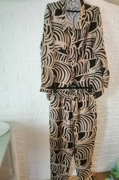 Жіночій костюмчи