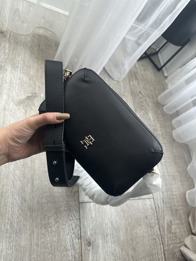 Listonoszka Tommy Hilfiger chic camera bag czarna logo nowa
