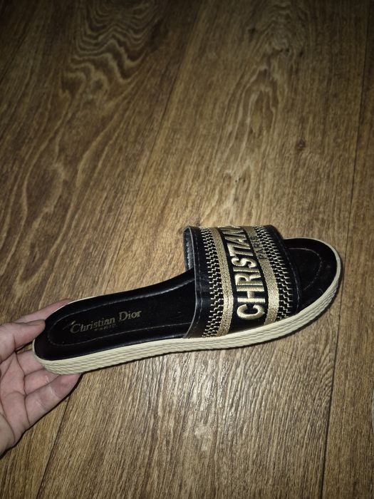 Крутые шлепанцы Christian Dior