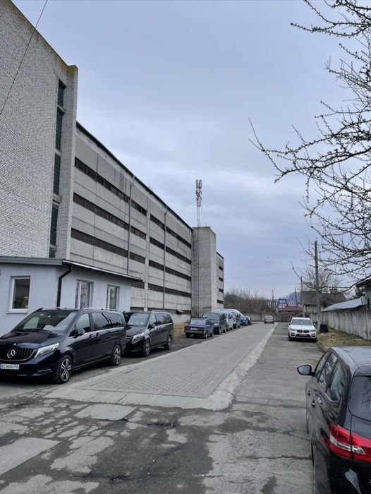 Гаражний бокс у гаражному кооперативі 11 по вул. Б. Хмельницького