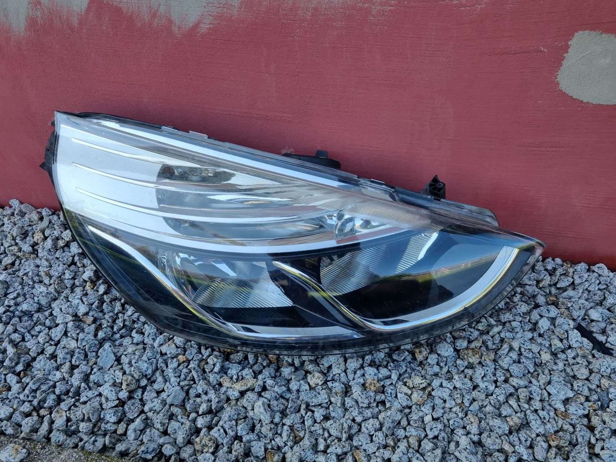 uszkodzony reflektor prawy Clio IV