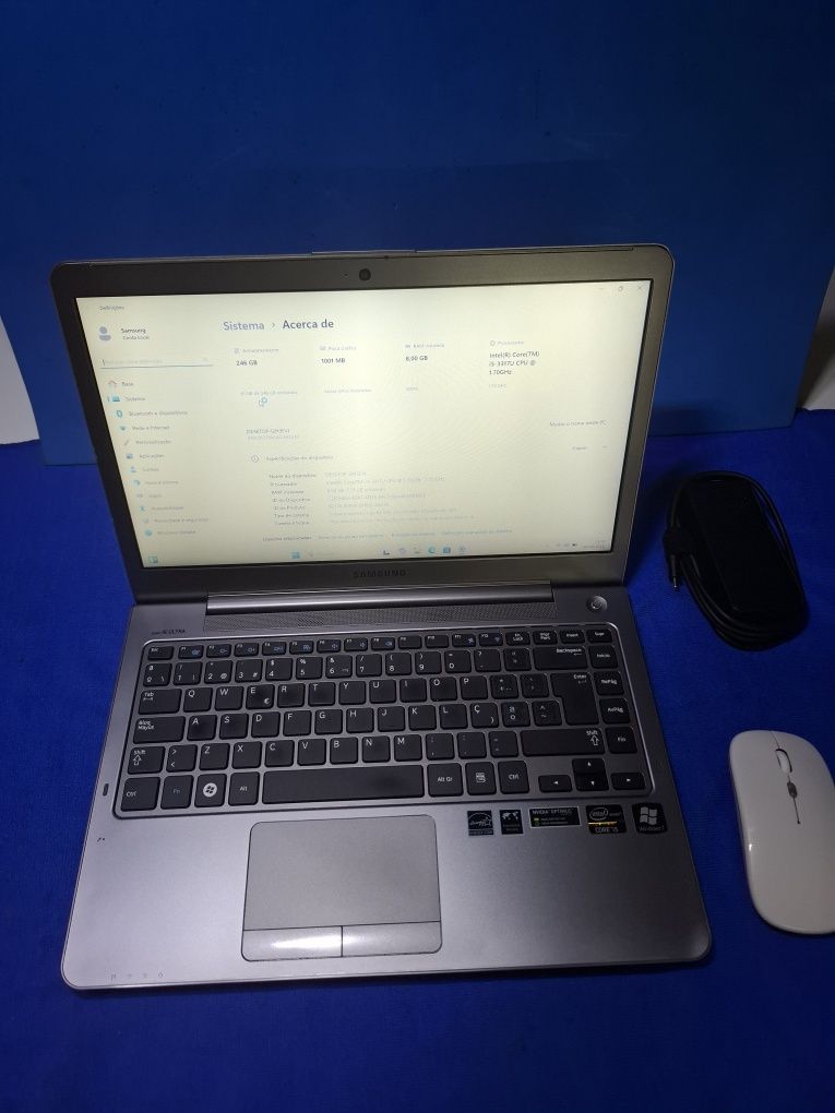 Samsung series 5 ultra corei5 8gbram 240ssd windows 11