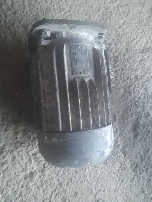 Wolnoobrotowy silnik 1.6 kw.