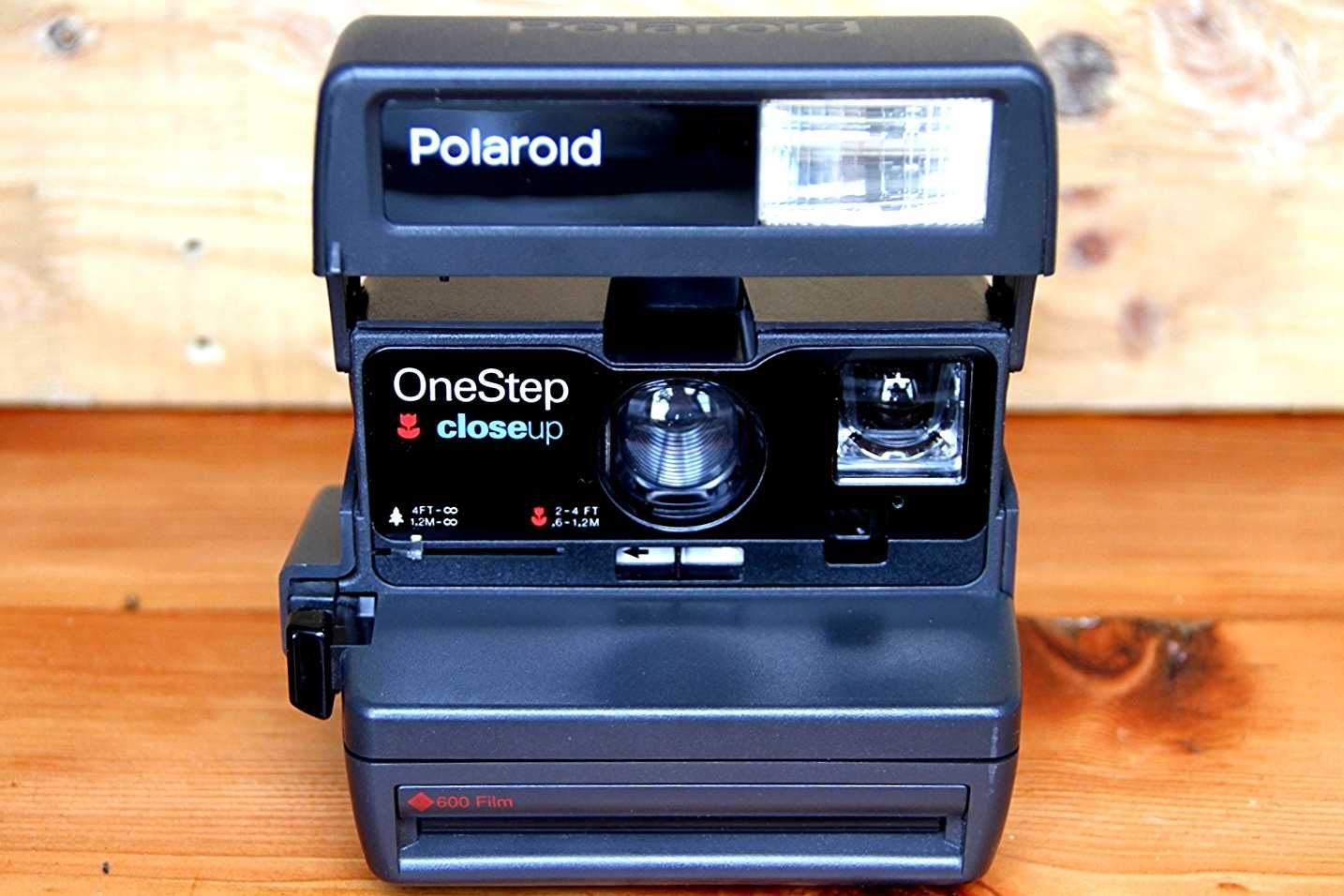 Новый!Фотоаппарат Polaroid One Step 600 instant camera close up.