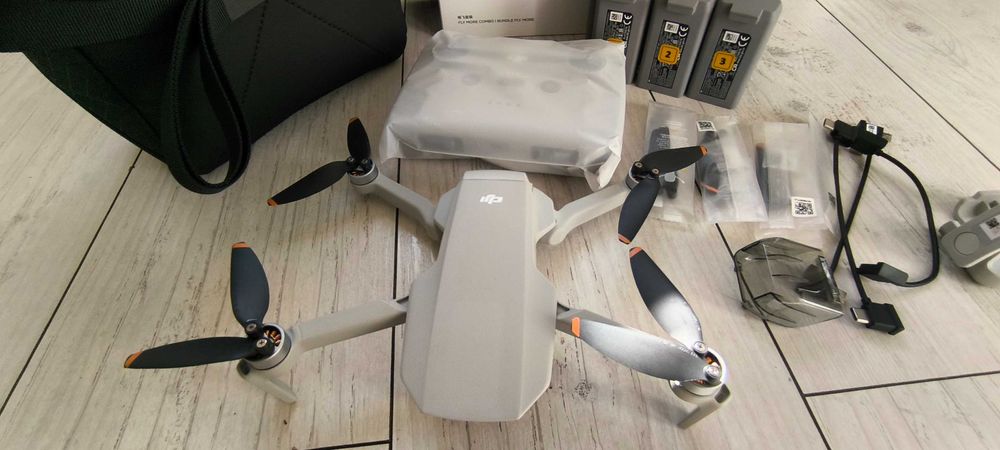 Dron DJI Mini 2SE Fly More Combo