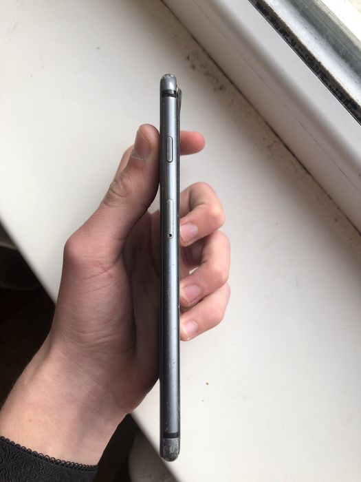 Айфон 8 плюс на 64Gb непрацює