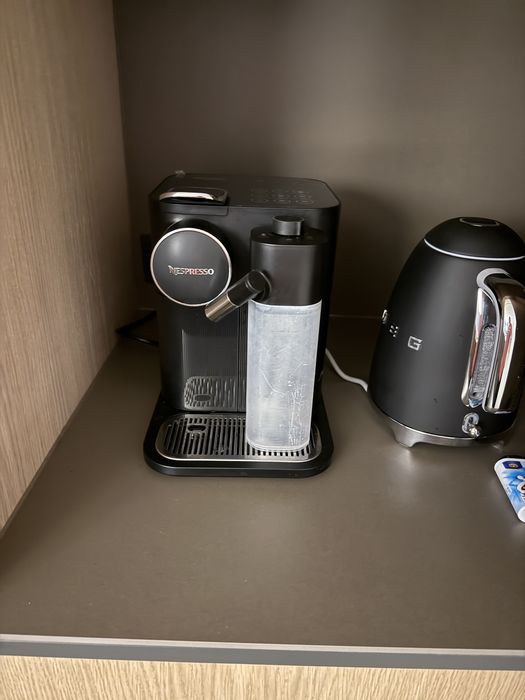 Nespresso Ekspres do kawy DeLonghi Gran Lattissima Czarny