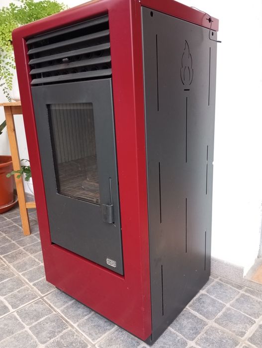 Salamandra pellets 8,4kw + tubagem+ aspirador