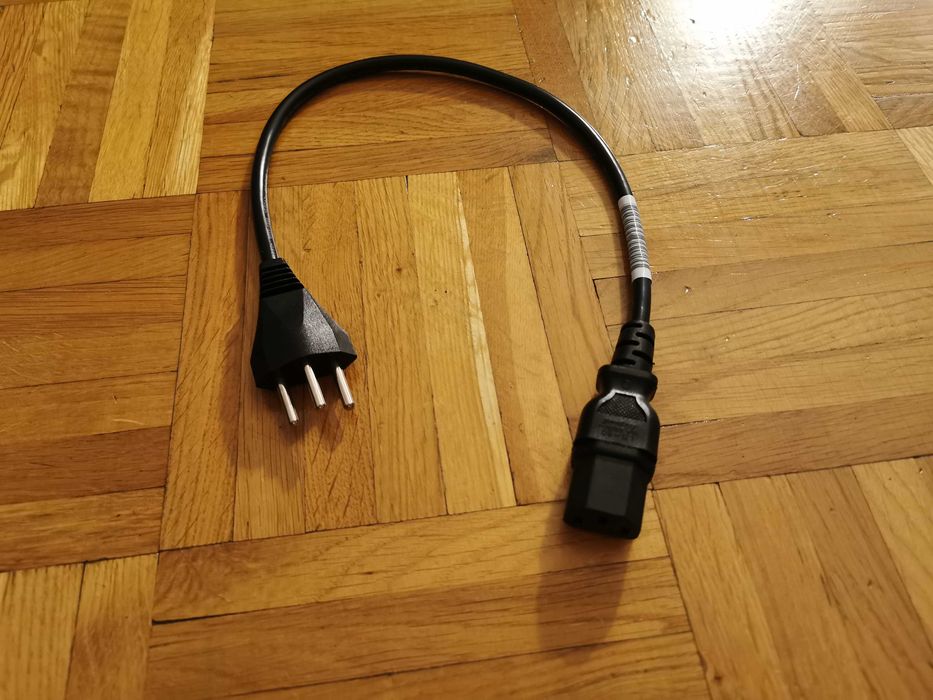 Kabel zasilający do komputera monitora