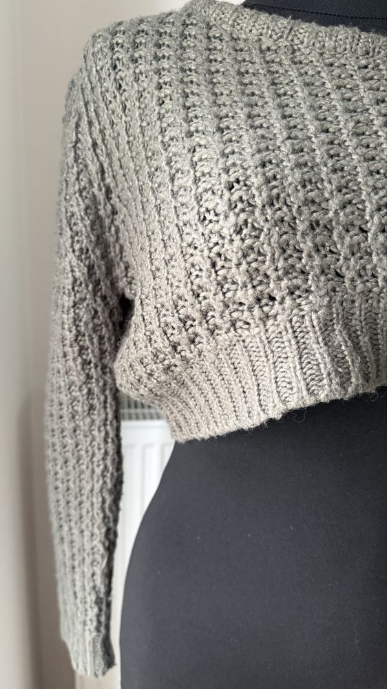 Sweter krotki top sweterek khaki oliwkowy dlugi rekaw dzianina akryl