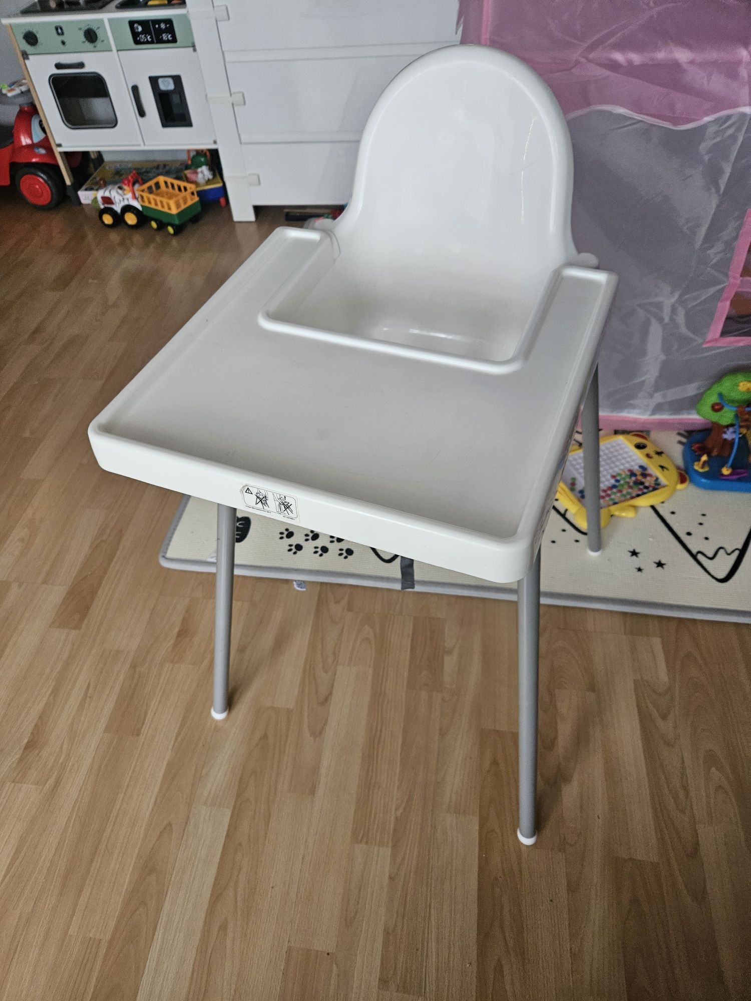 Krzeselko do karmienia z tacką Antipol ikea białe z pasami