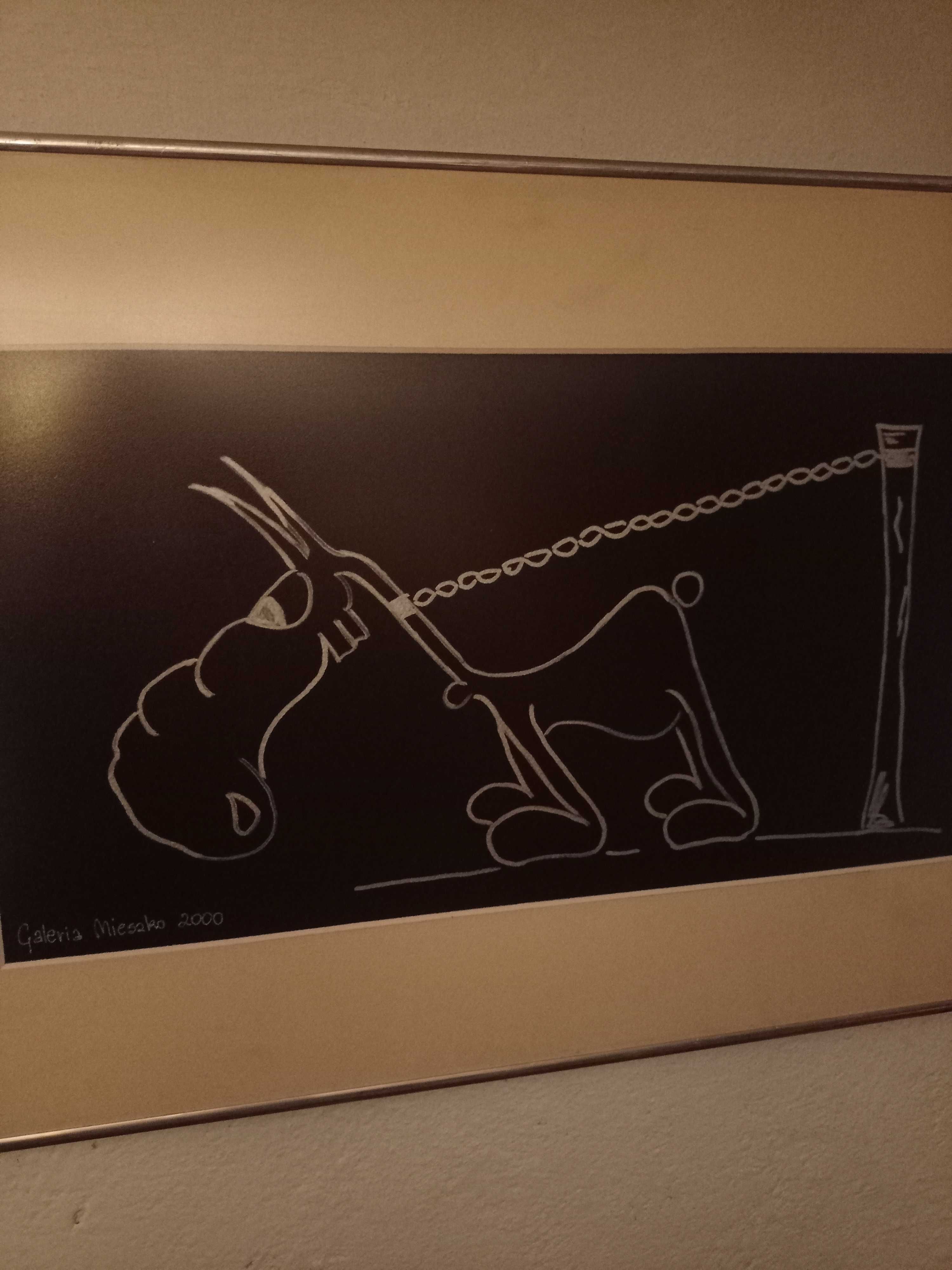 Karykatura konia w aluminiowej ramie.