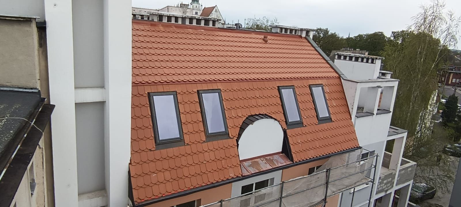 Okno dachowe z montażem