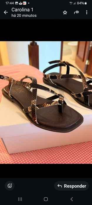 Sandalias castanhas