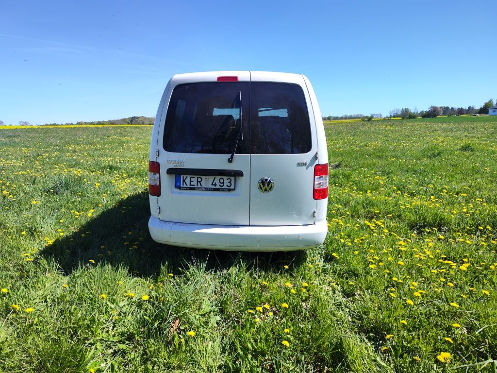 VW Caddy maxsi rok 2009  105km DSG 7-osobowy