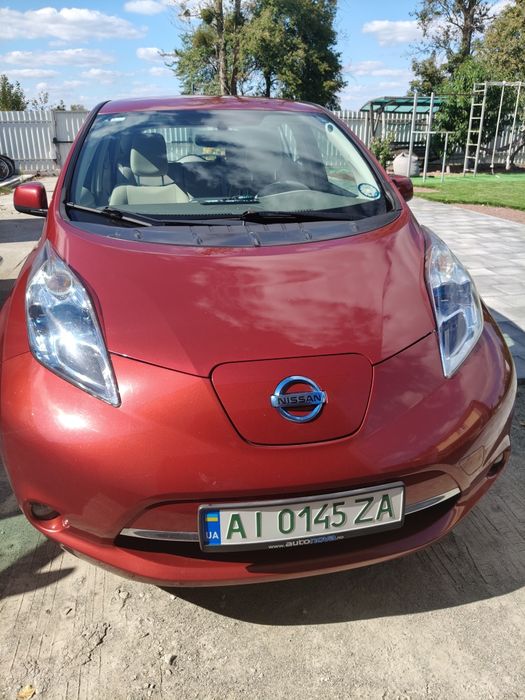 Продам Nissan leaf 2012
