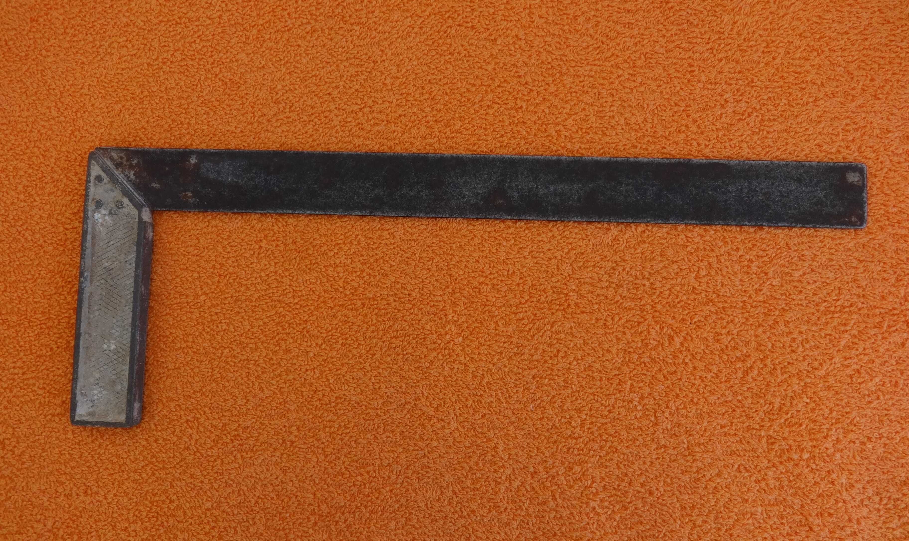 Esquadro em Metal