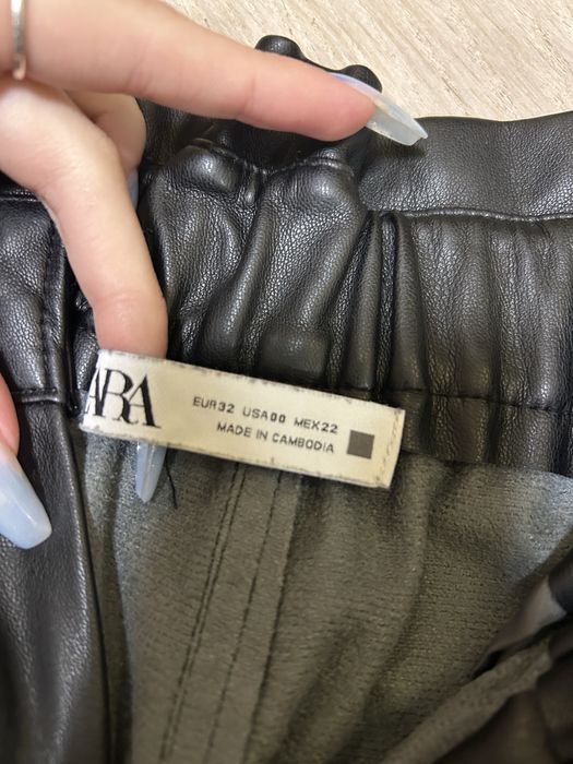 Шкіряні брюки  ZARA