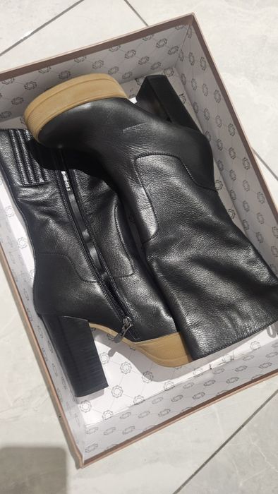 Напівчоботи, Нові, шкіра. Glossi