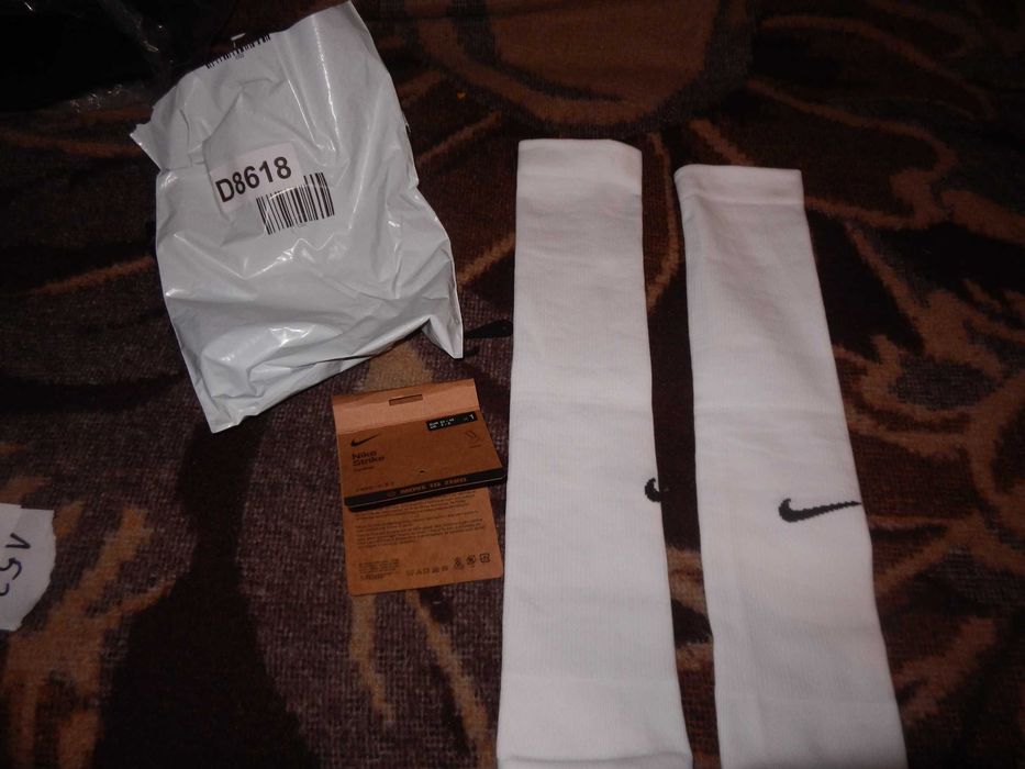 Wyprzedaż->D8618 Getry piłkarskie Nike biały rozm. 34-42